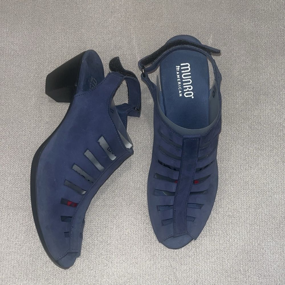 Munro American blue leather cage shoes 2.5” heels.